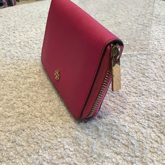 Gorgeous Bright Pink Tory Burch Wallet - Picture 3 of 6